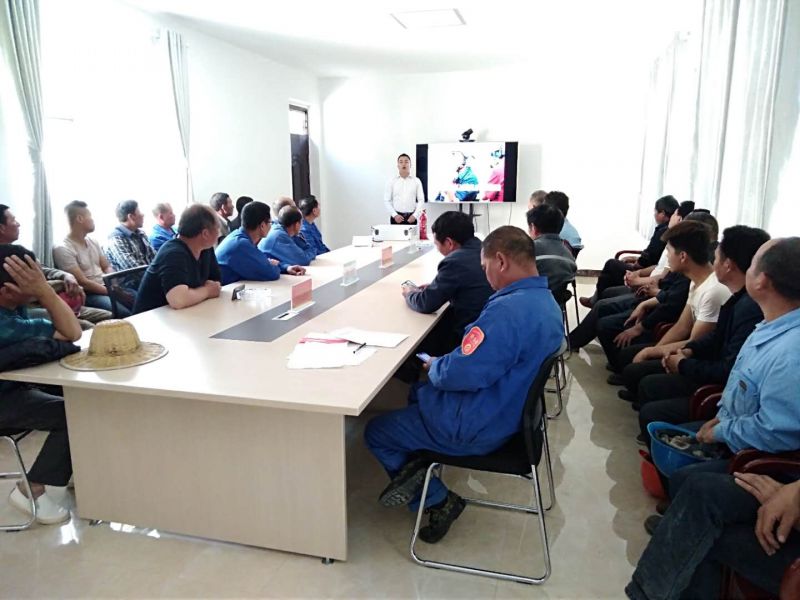 
				   
					黃河同力鹿角嶺礦山舉行滑塌、消防事故應(yīng)急救援演練
				 